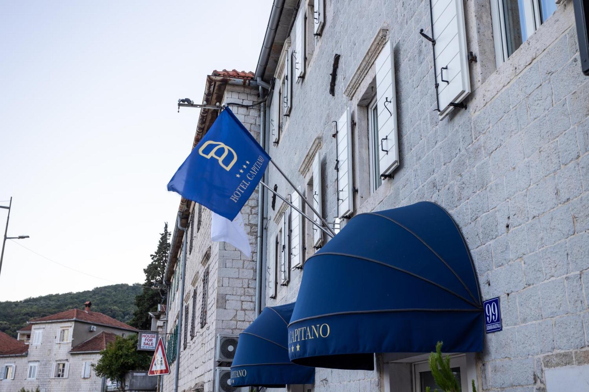 Boutique Hotel Capitano Herceg Novi Exteriör bild