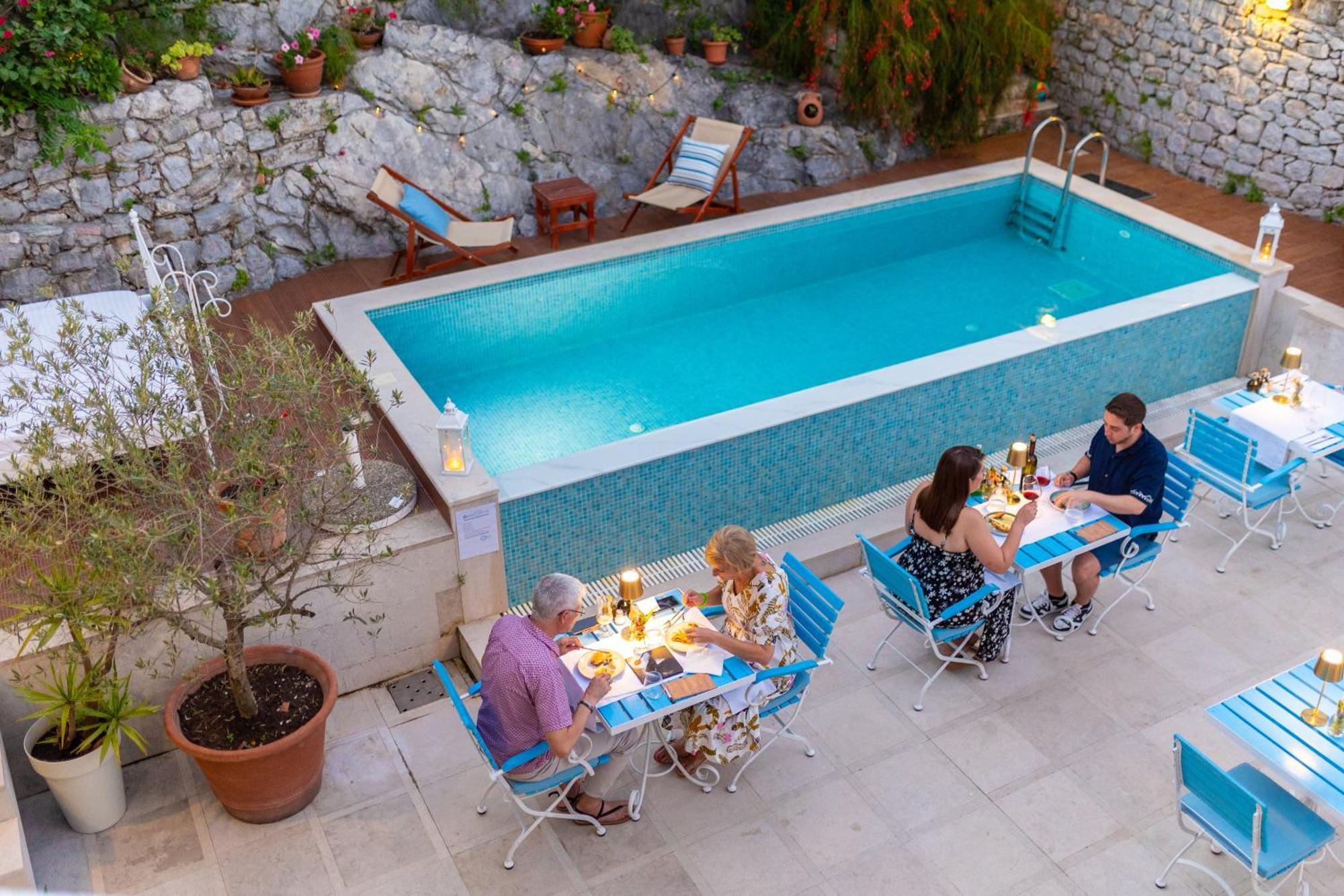 Boutique Hotel Capitano Herceg Novi Exteriör bild